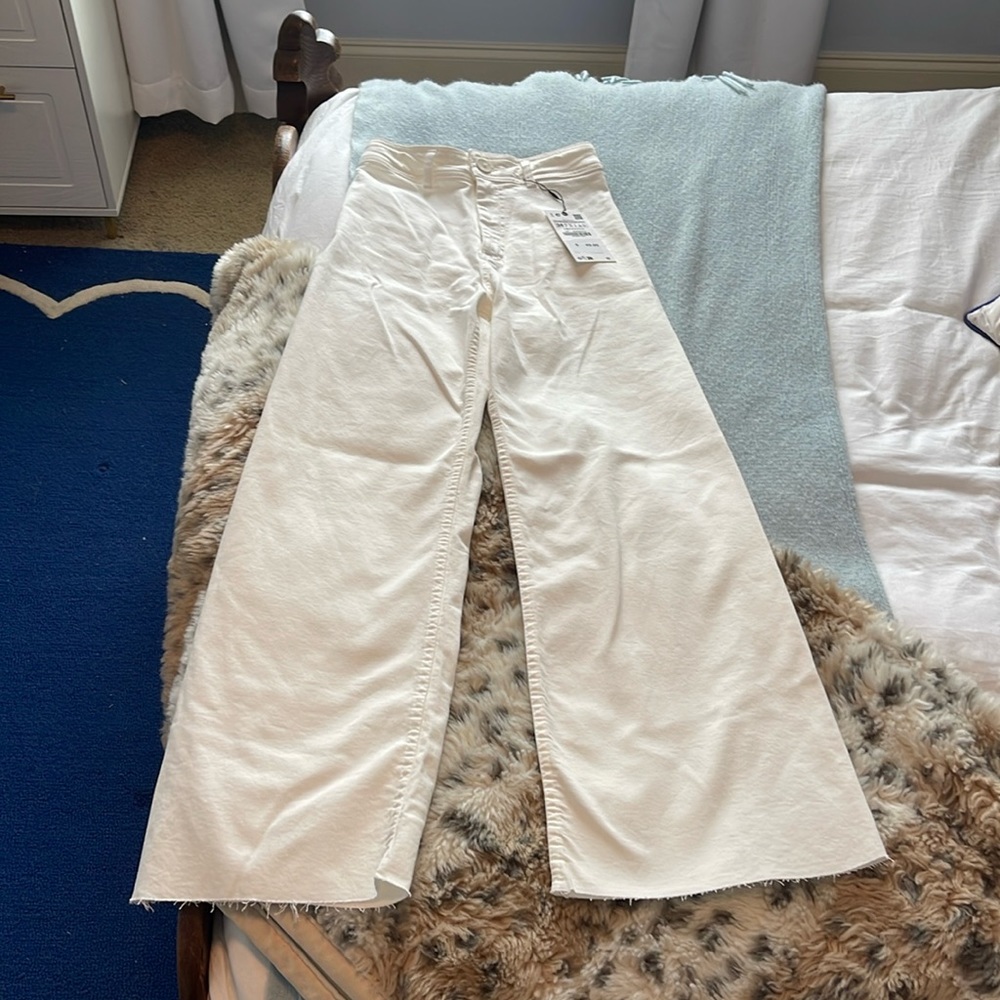 Super cute wide leg, high rise Zara white jeans